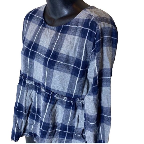 Cloth & stone small grey and blue plaid long sleeve button back top - Picture 2 of 4